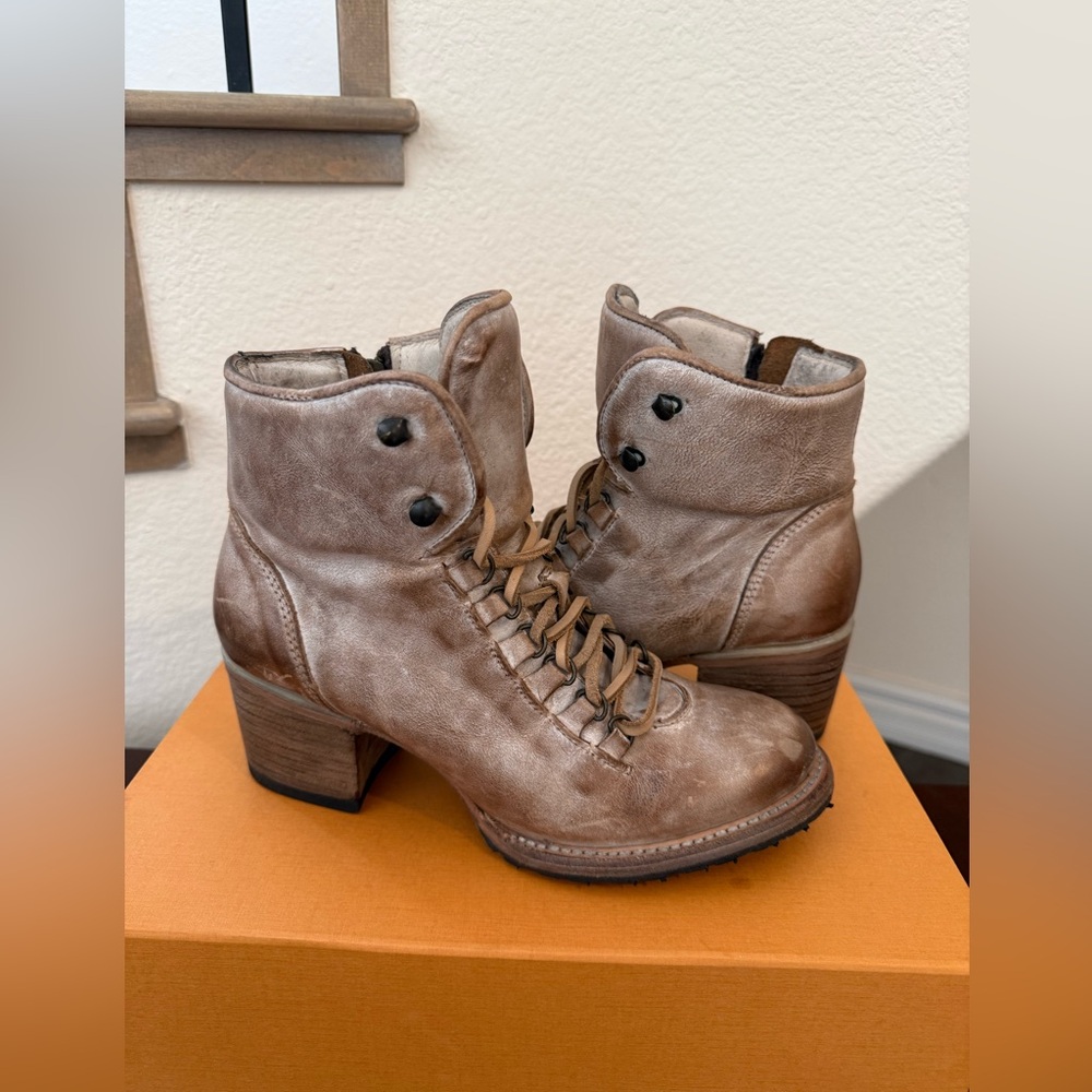 Freebird by Steven “Devin” Lace-Up Leather Ankle Boots Distressed Taupe Chic